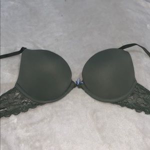 bra- hollister